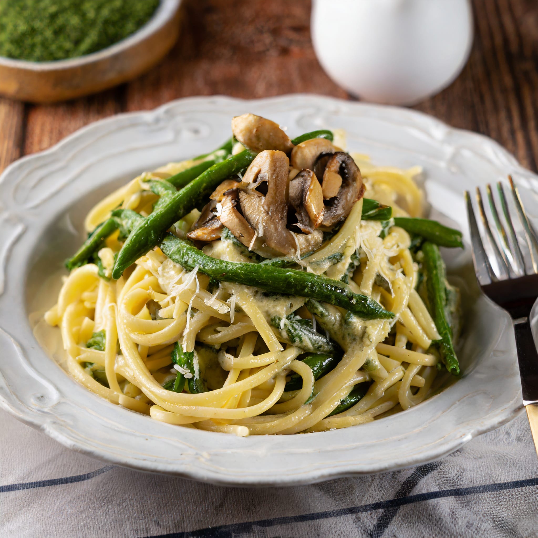 Green beans, spinach and mushroom Alfredo Noodles 